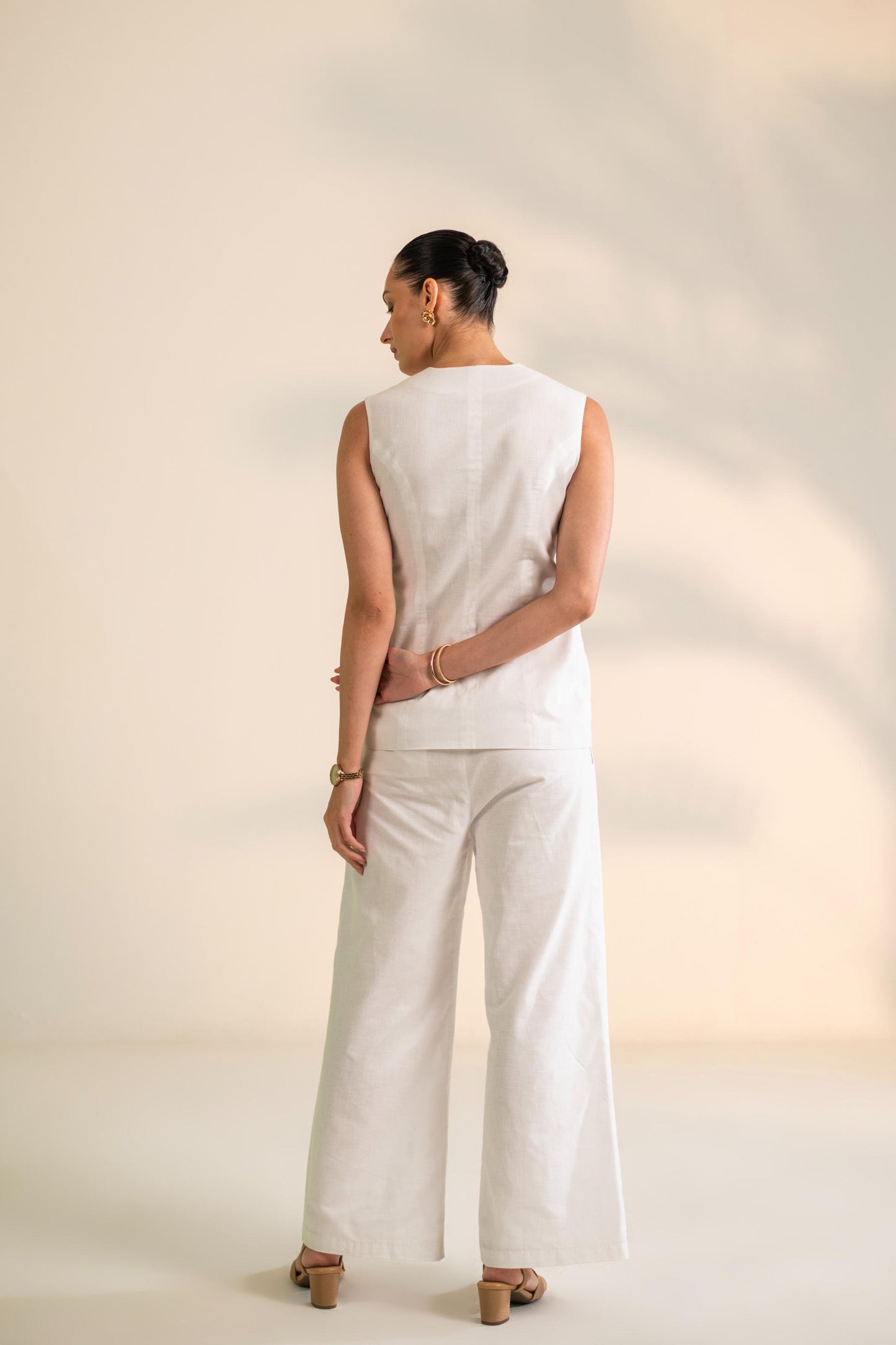 SLEEVELESS WAIST COAT WITH PANT