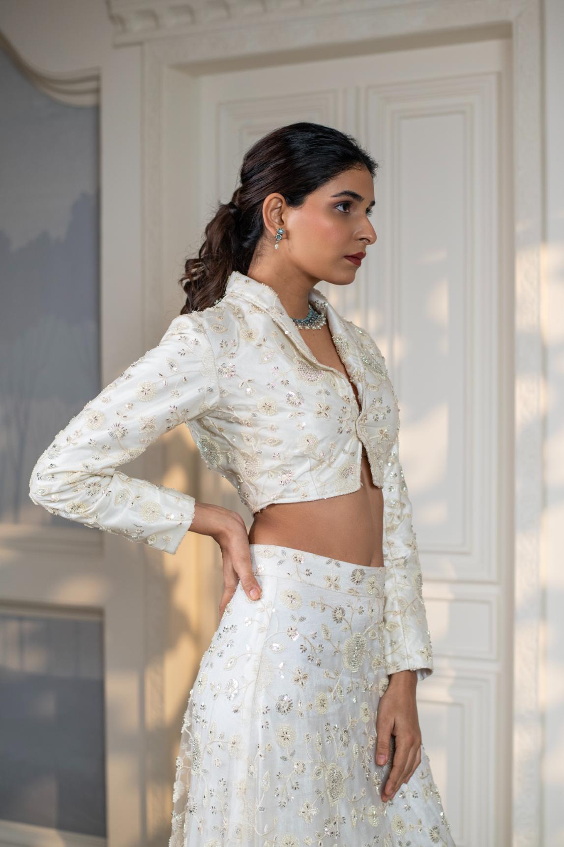 WHITE SHORT BLAZER WITH SKIRT