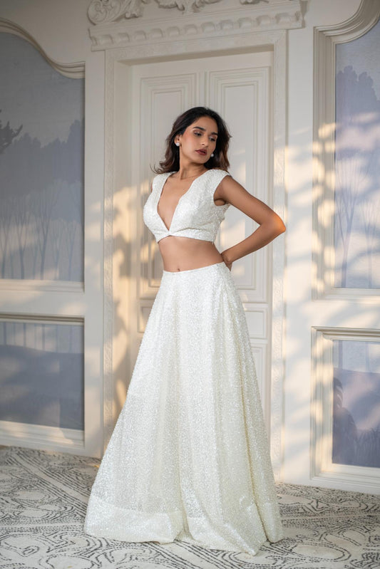 WHITE SKIRT WITH BLOUSE