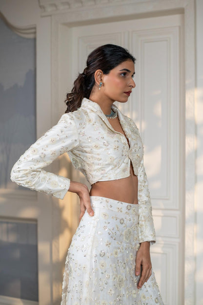 WHITE SHORT BLAZER WITH SKIRT